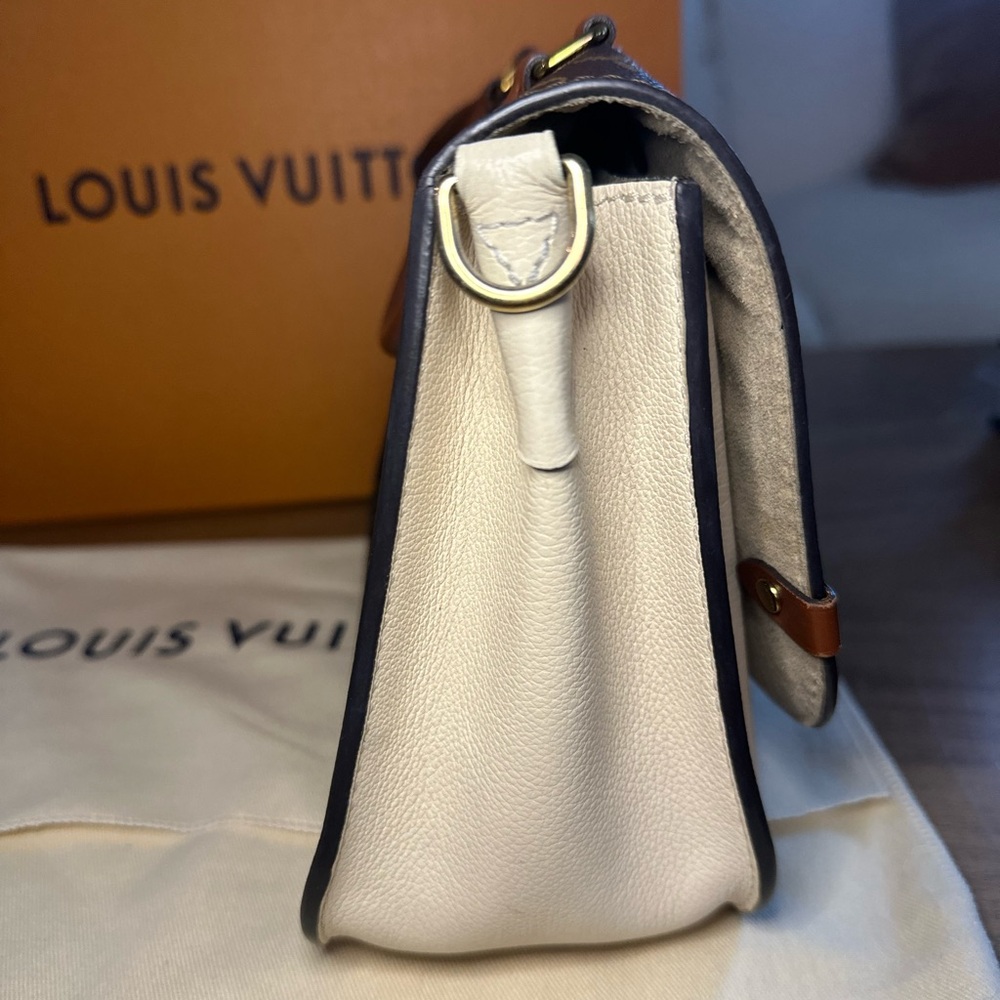 Louis Vuitton Monogram Vaugirard in Creme - Picture 4 of 16